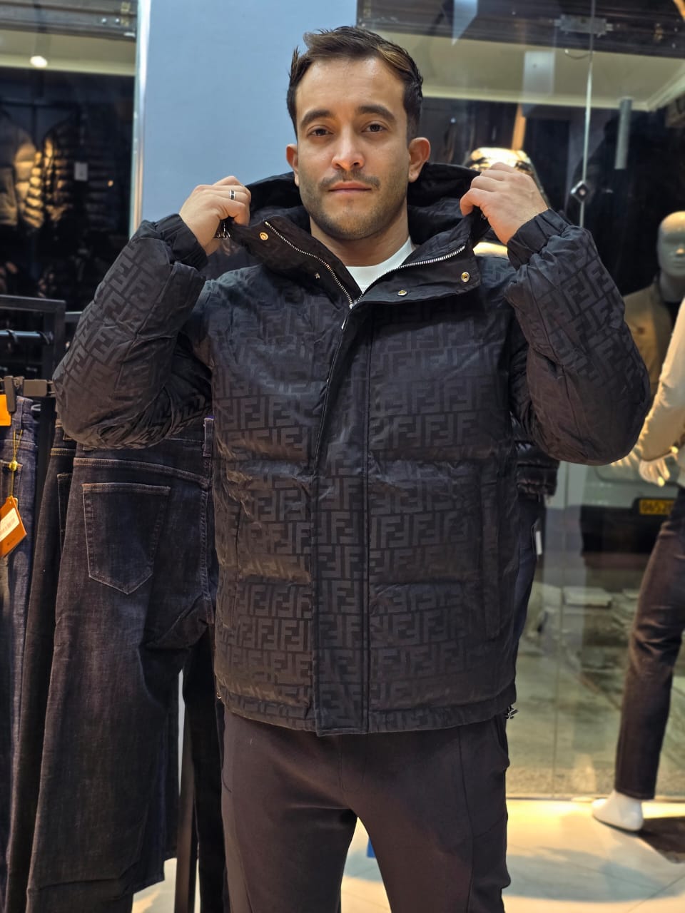 Doudoune Noir avec Capuche FENDI